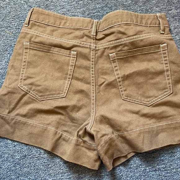 Brown shorts - Picture 2 of 2